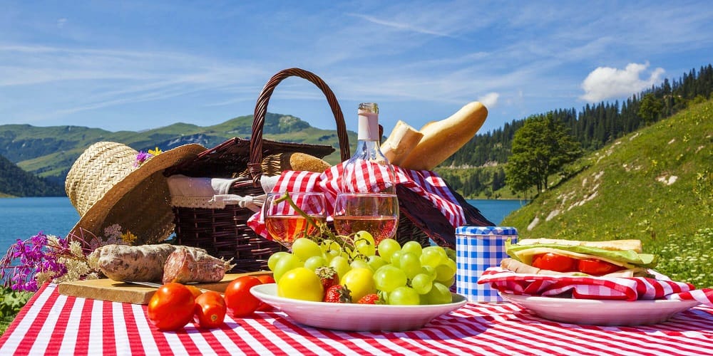 Celebrating National Eat Outside Day: A Breath of Fresh Air with Every Bite 6 Celebrating National Eat Outside Day: A Breath of Fresh Air with Every Bite